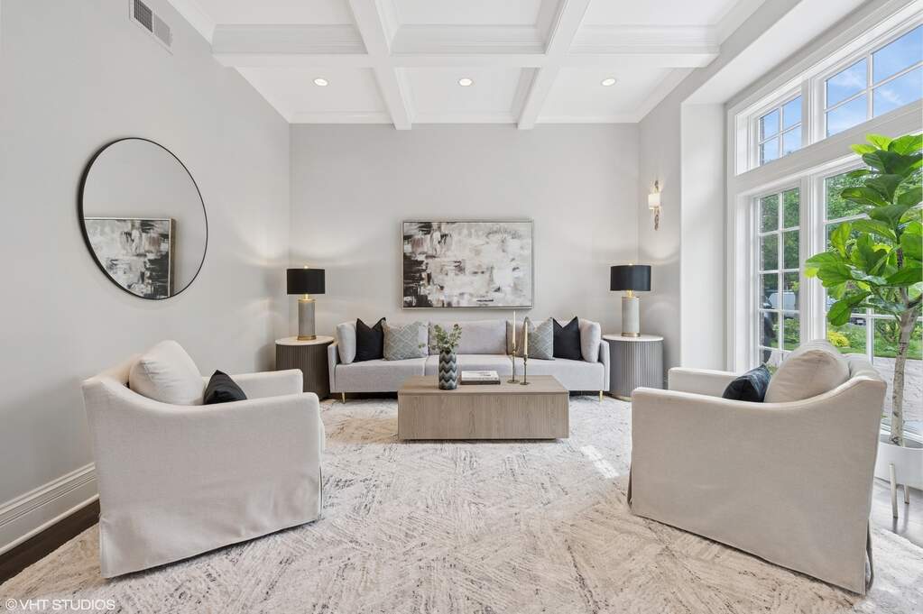 Luxury living space with panoramic Chicago views