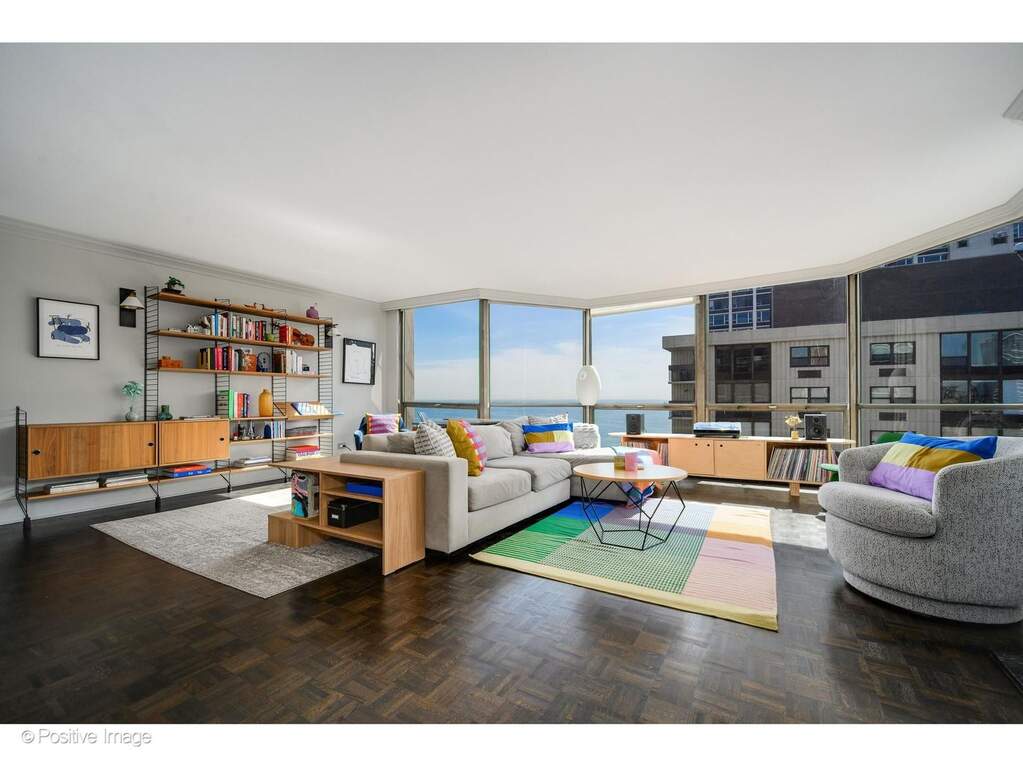 Designer kitchen and refined entertaining spaces