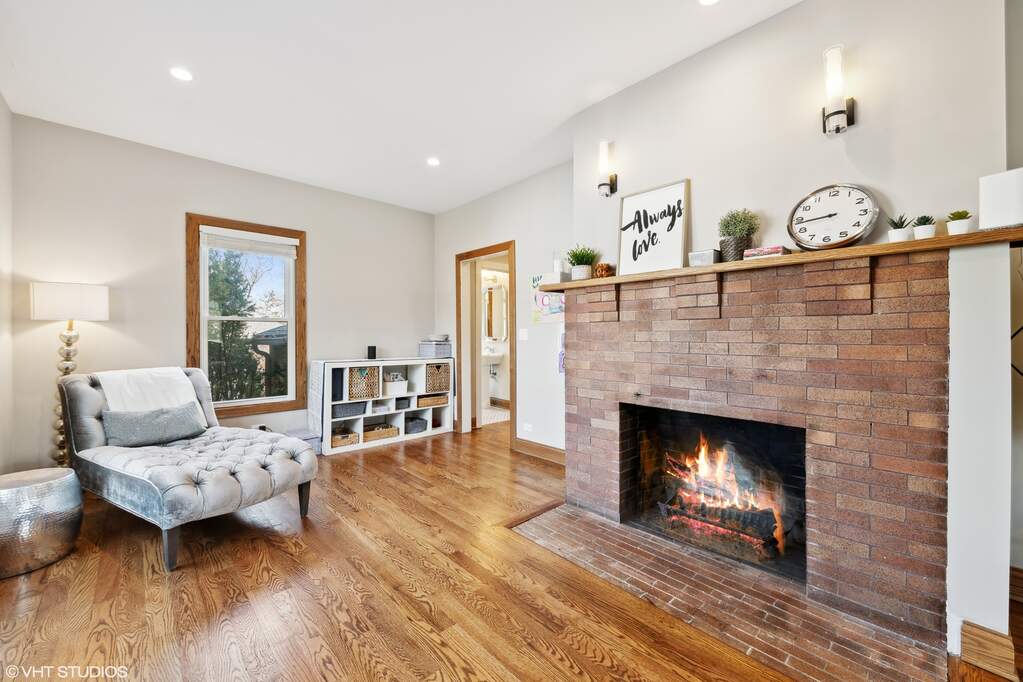 Luxury living space with panoramic Chicago views