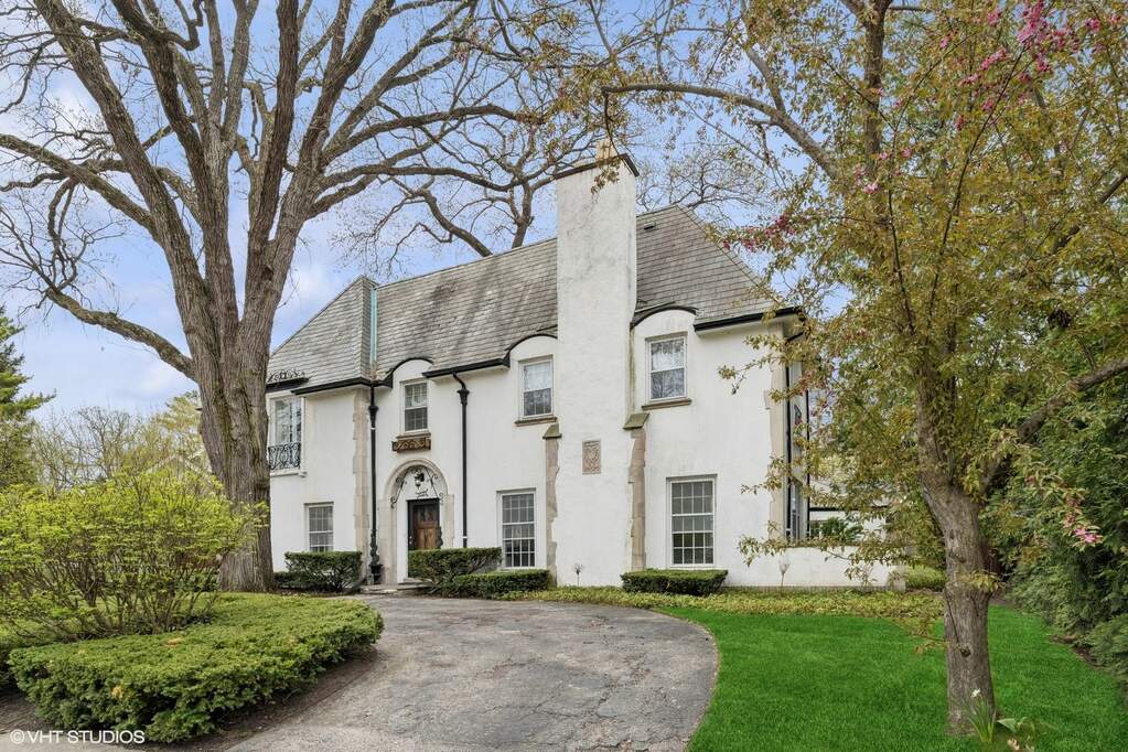 1025 Sheridan Road property in Wilmette