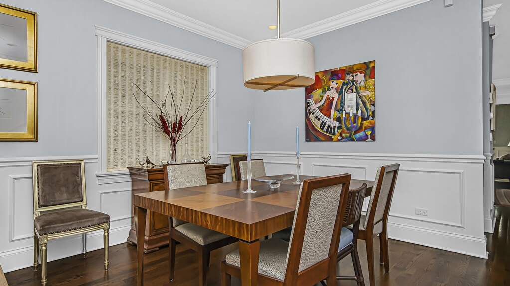Designer kitchen and refined entertaining spaces