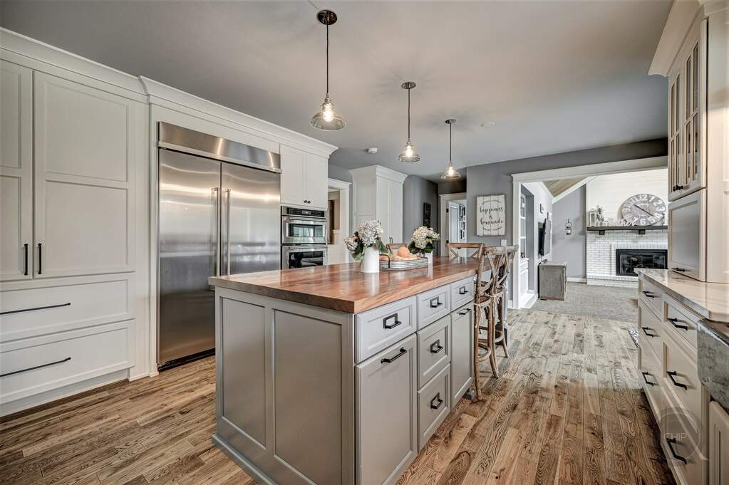 Designer kitchen and refined entertaining spaces