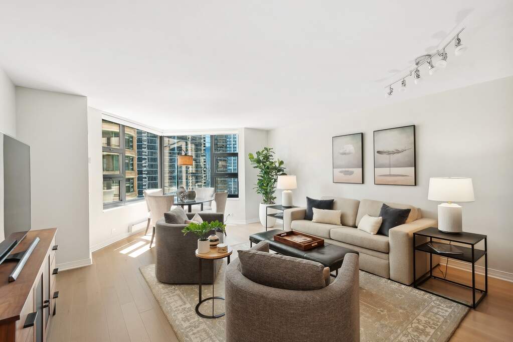 Designer kitchen and refined entertaining spaces