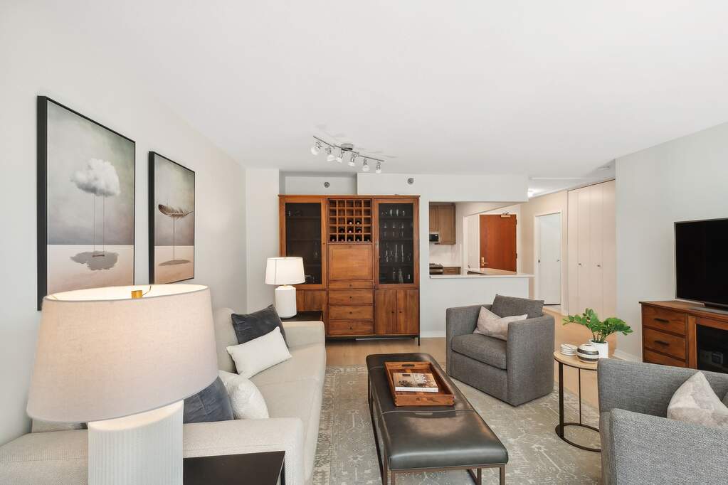 Penthouse bedroom suite overlooking Chicago