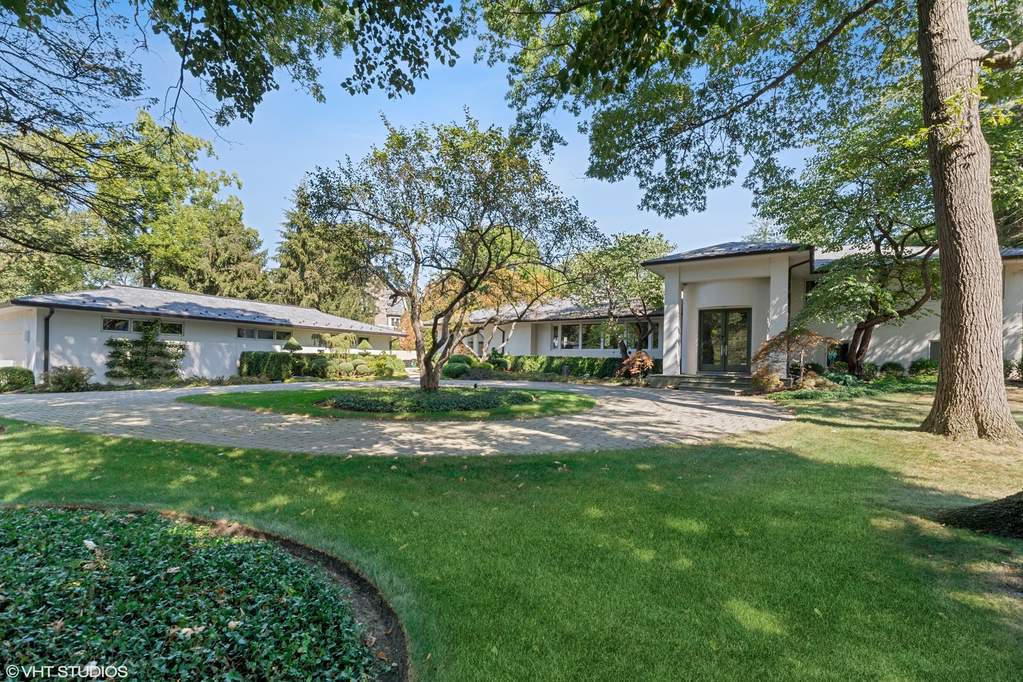 1435 N Green Bay Road property in Lake Forest
