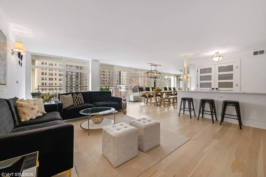 Penthouse bedroom suite overlooking Chicago