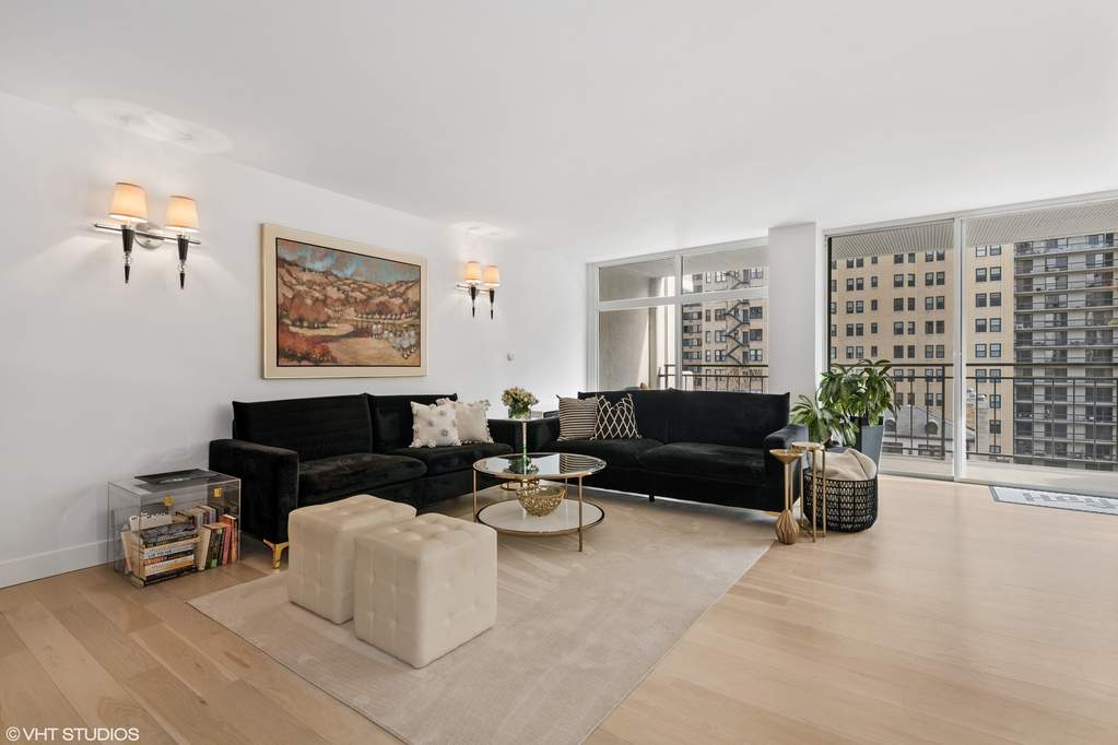 Private full-floor residence detail at Park Tower