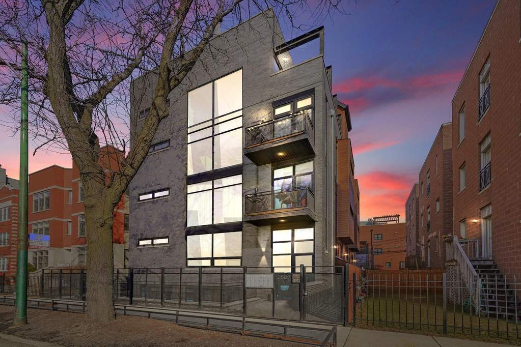 2607 N Ashland Avenue #1W property in Chicago
