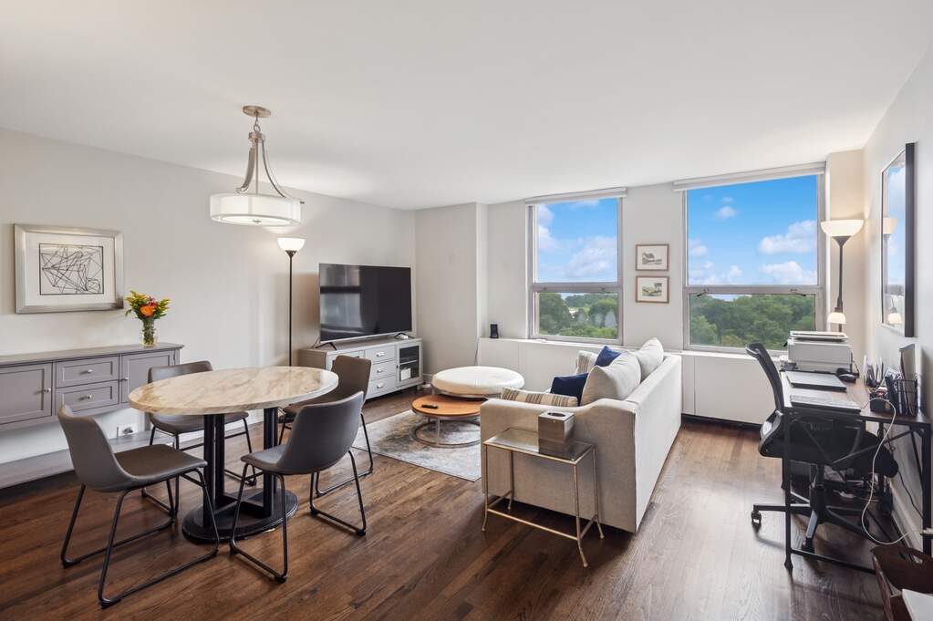 Luxury living space with panoramic Chicago views