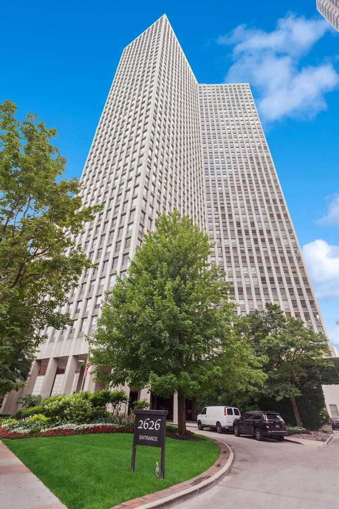 2626 N Lakeview Avenue #805 property in Chicago