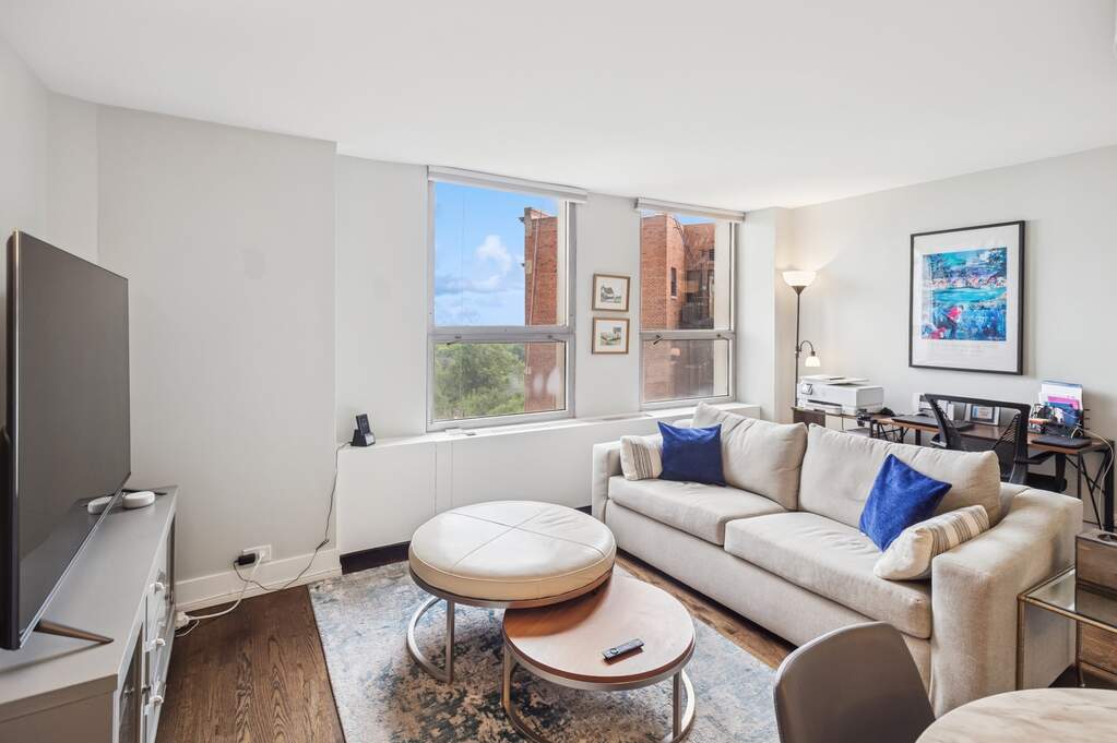 Private full-floor residence detail at Park Tower