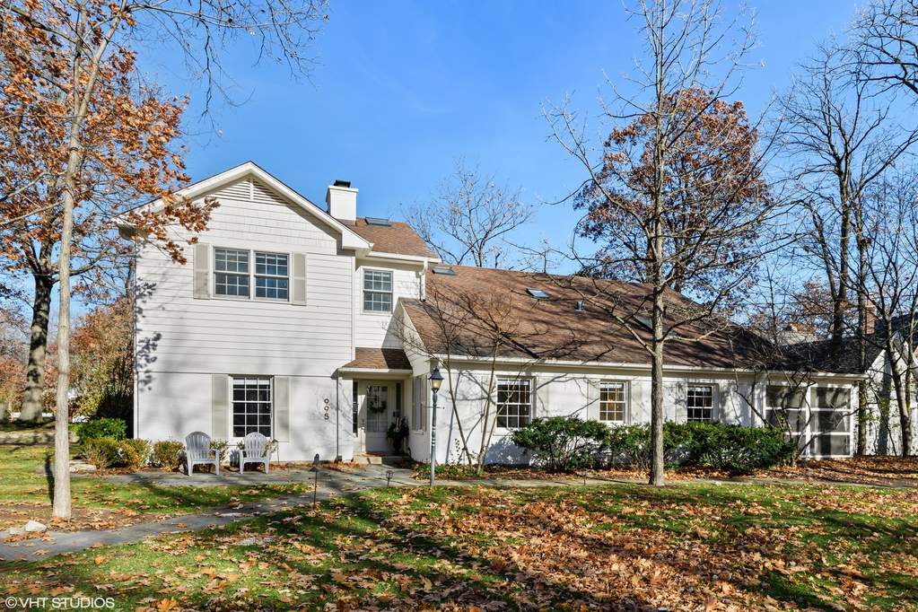995 Pine Street property in Winnetka
