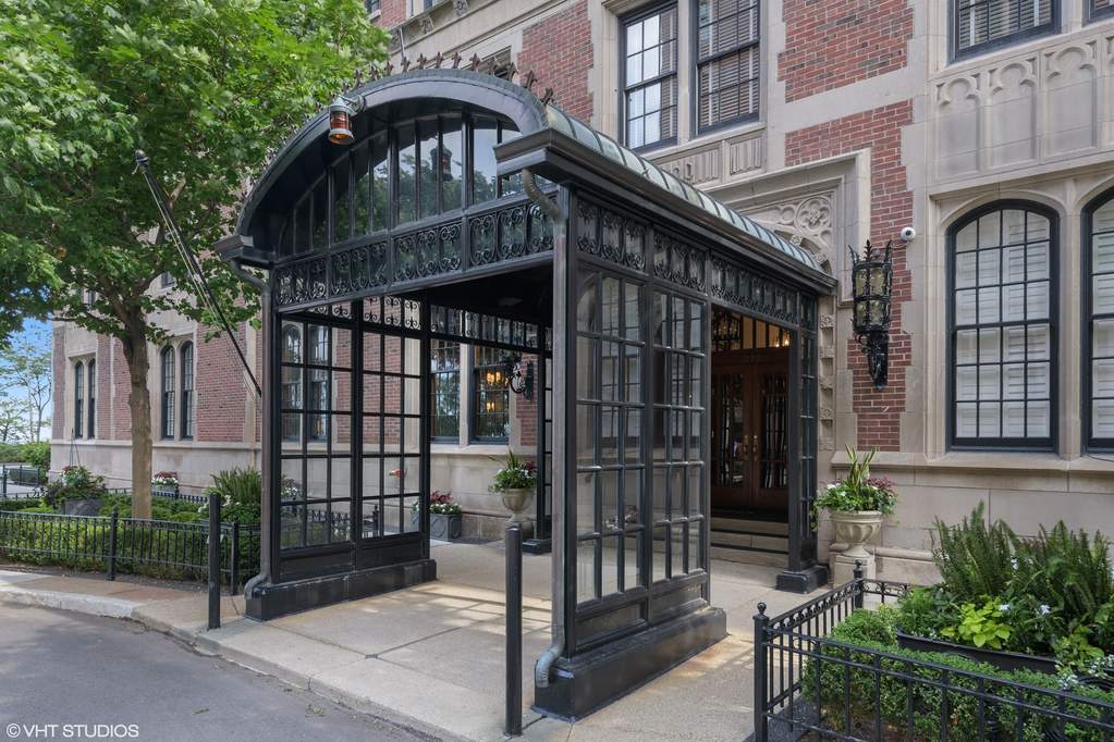 1120 N Lake Shore Drive #8A property in Chicago