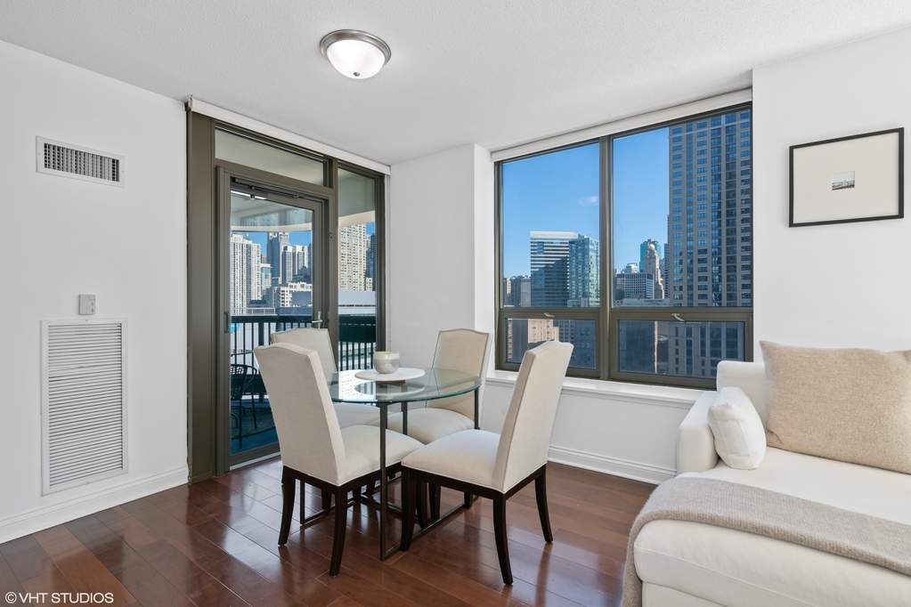 Penthouse bedroom suite overlooking Chicago