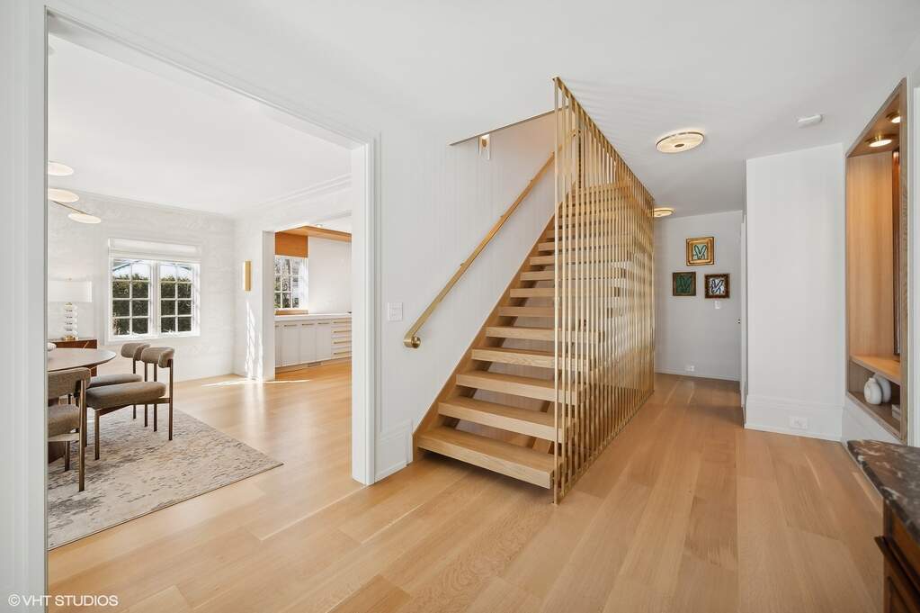Designer kitchen and refined entertaining spaces