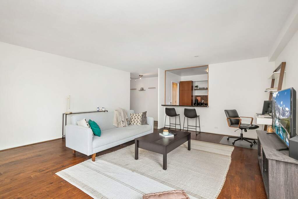 Private full-floor residence detail at Park Tower