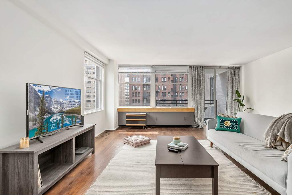 Penthouse bedroom suite overlooking Chicago
