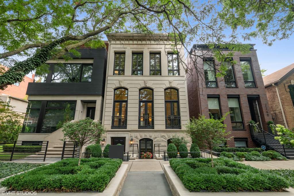 2244 N Wayne Avenue property in Chicago