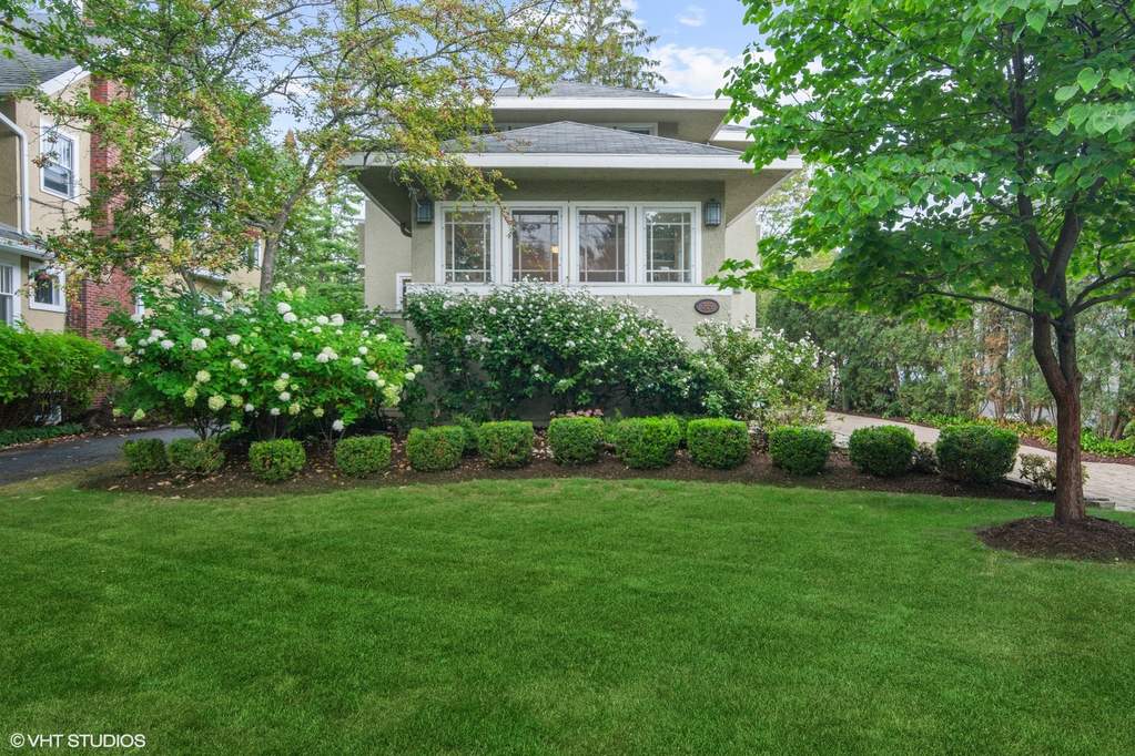 369 Hawthorn Lane property in Winnetka