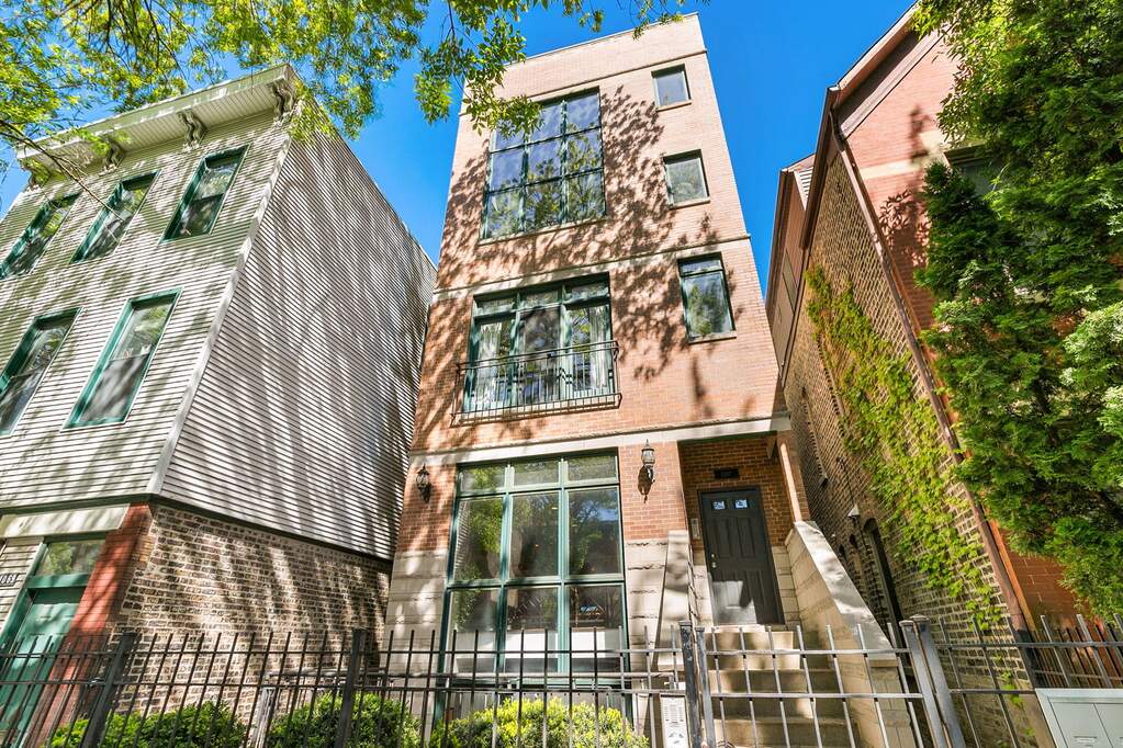 1067 N Hermitage Avenue #3 property in Chicago