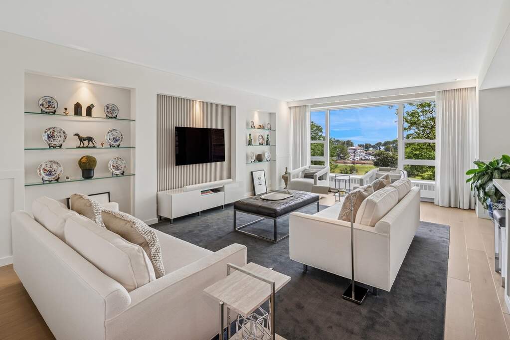 Private full-floor residence detail at Park Tower