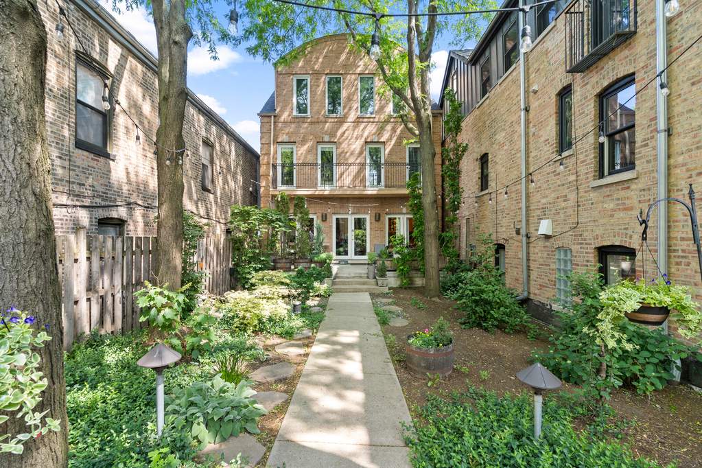 2034 W Charleston Street property in Chicago