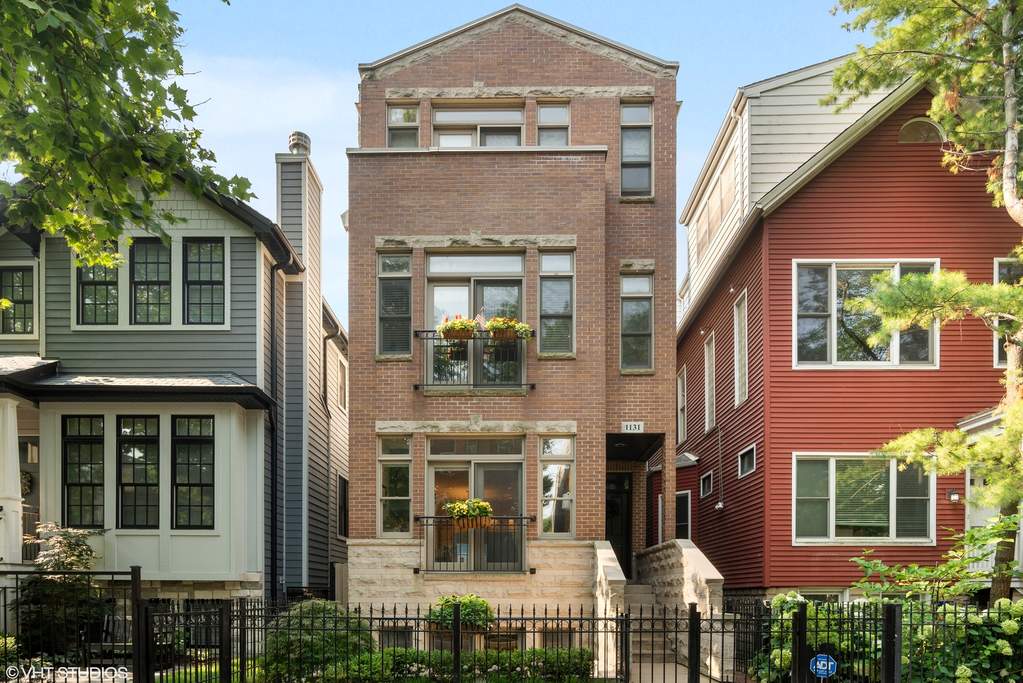 1131 W Wolfram Street #1 property in Chicago
