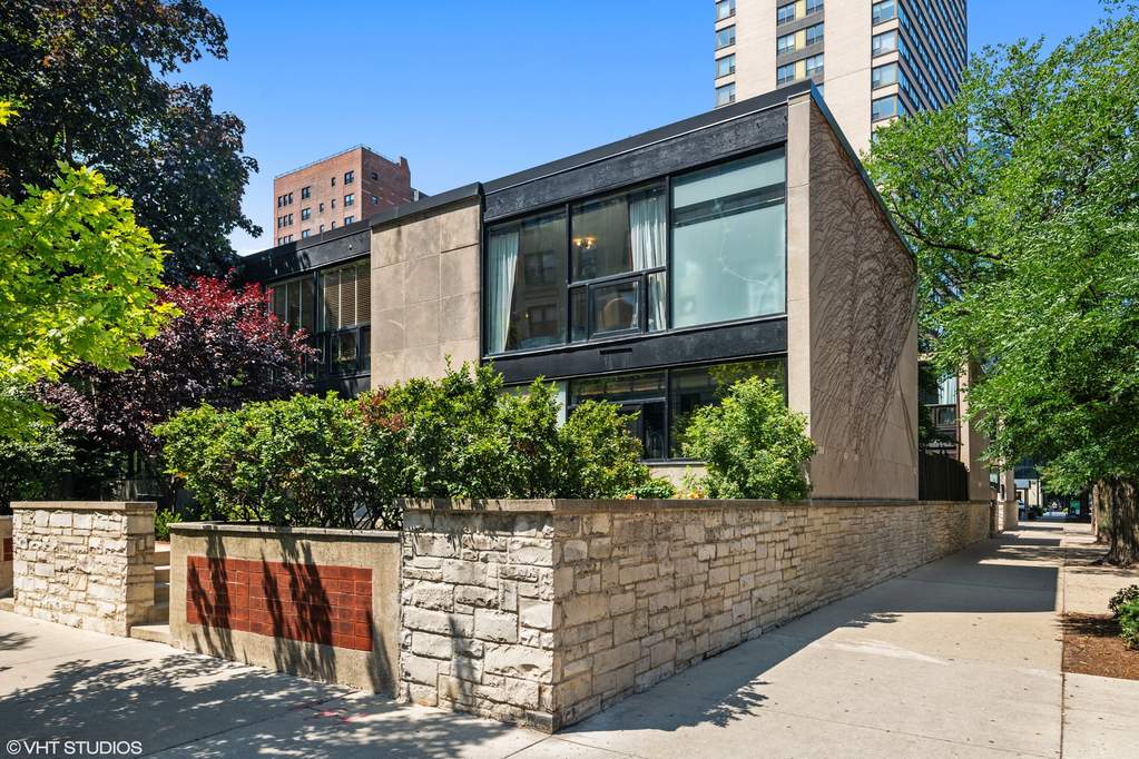 400 W Surf Street #1 property in Chicago