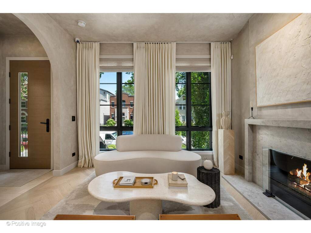 Private full-floor residence detail at Park Tower