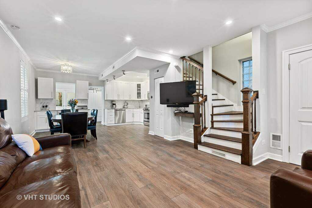 Designer kitchen and refined entertaining spaces