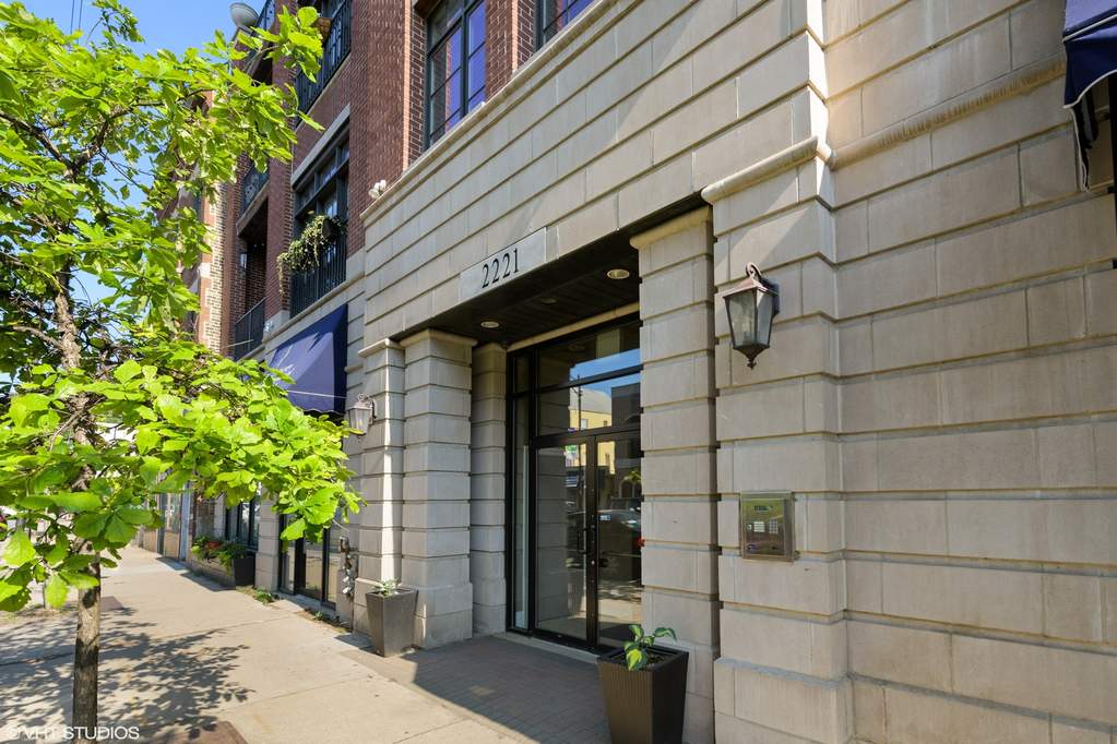 2221 W Belmont Avenue #304 property in Chicago