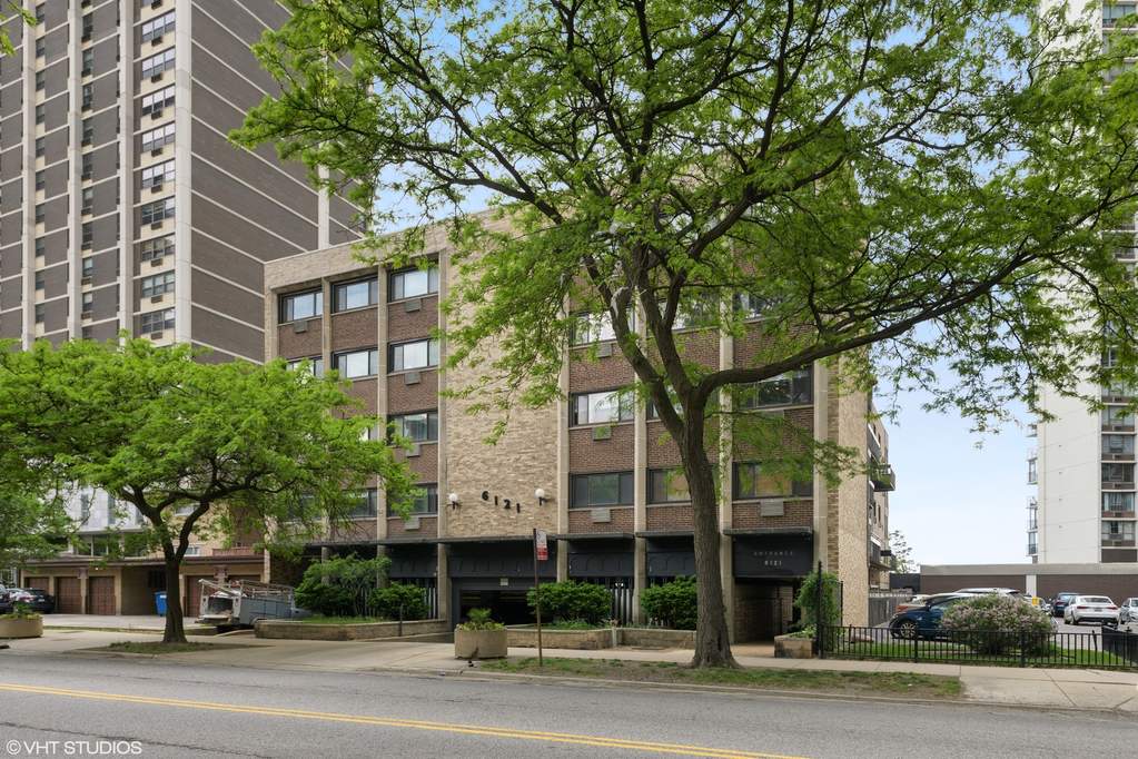 6121 N Sheridan Road #3F property in Chicago