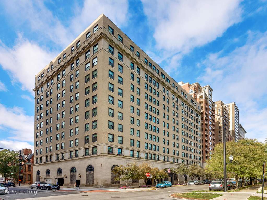 2100 N Lincoln Park West #12BN property in Chicago