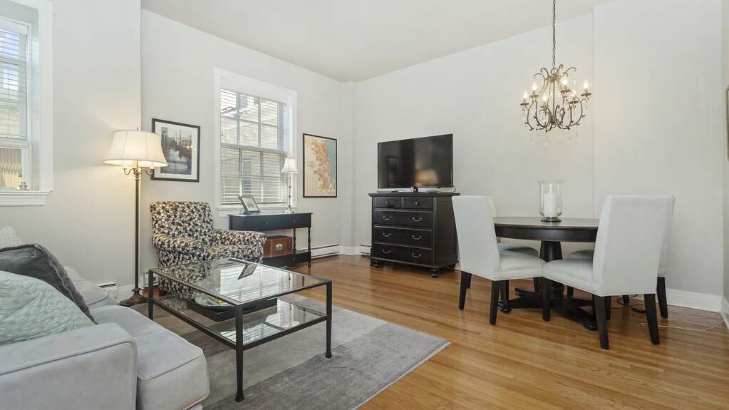 Designer kitchen and refined entertaining spaces