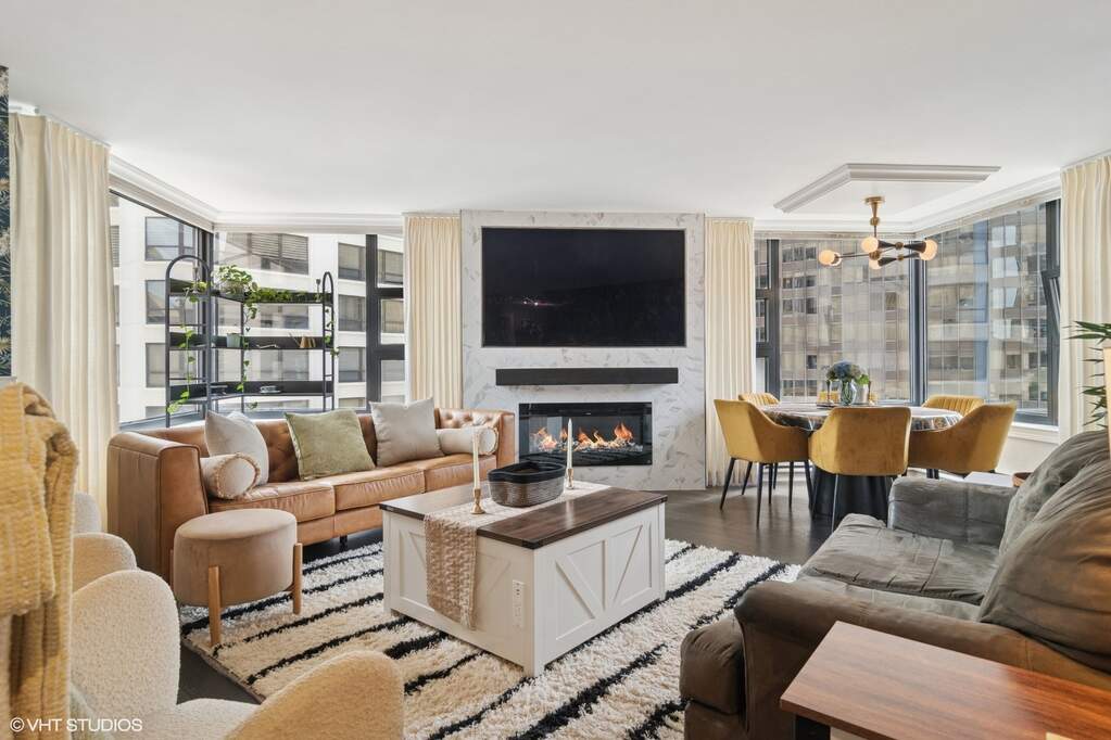 Private full-floor residence detail at Park Tower