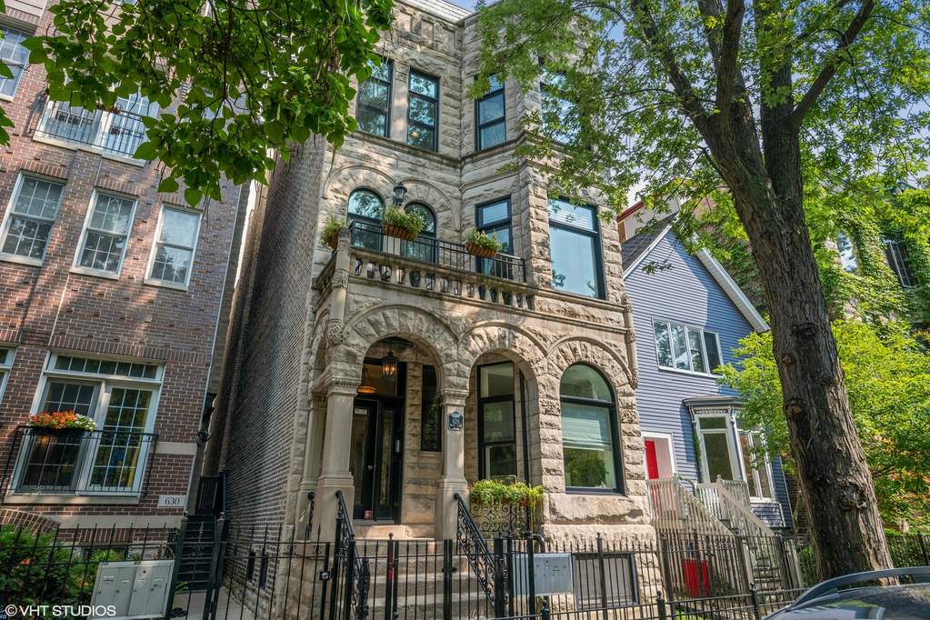 628 W Briar Place #3 property in Chicago