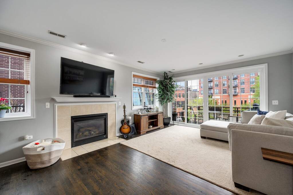 Designer kitchen and refined entertaining spaces