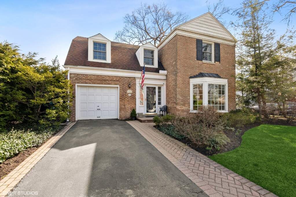 914 Cherokee Road property in Wilmette