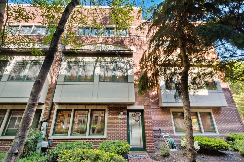2455 W Ohio Street #7E property in Chicago