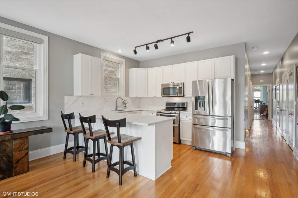 Luxury living space with panoramic Chicago views