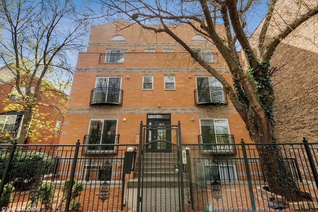 1506 N Campbell Avenue #1S property in Chicago