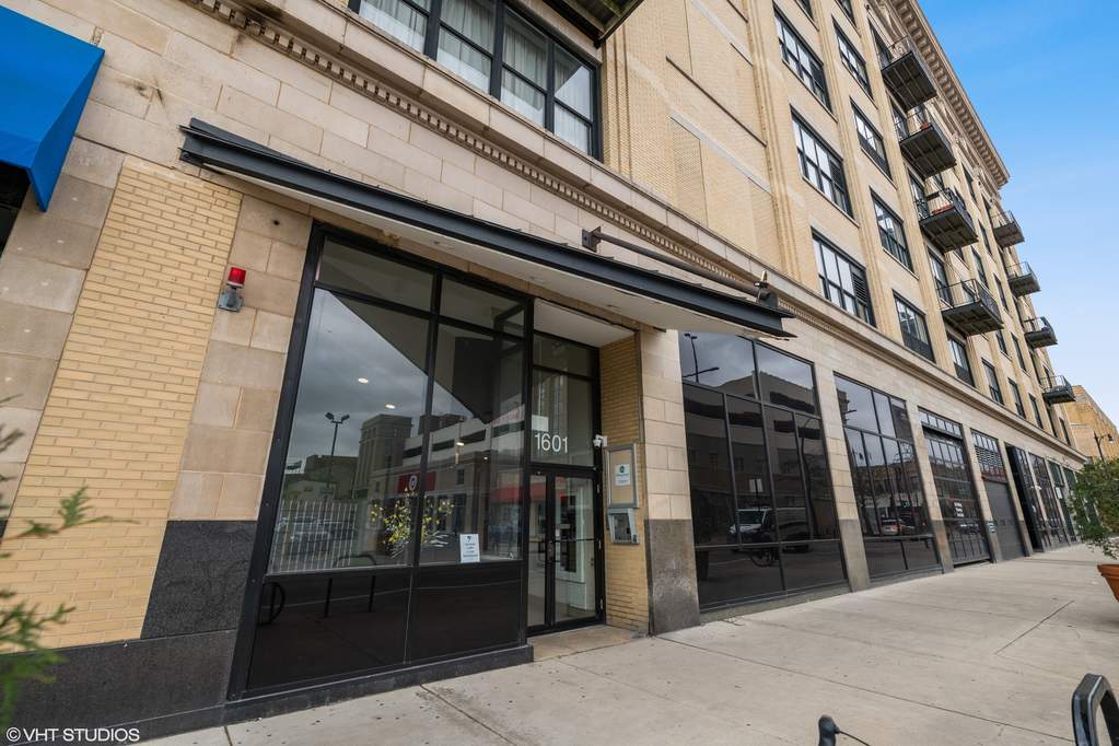 1601 W School Street #304 property in Chicago