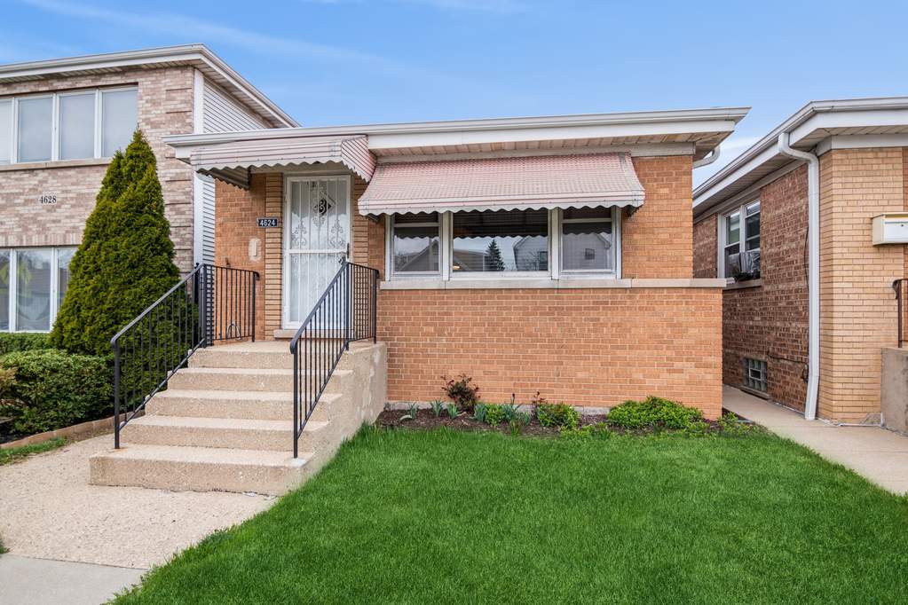 4624 W Addison Street property in Chicago