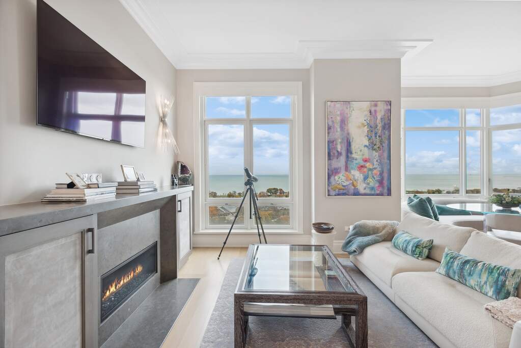 Private full-floor residence detail at Park Tower