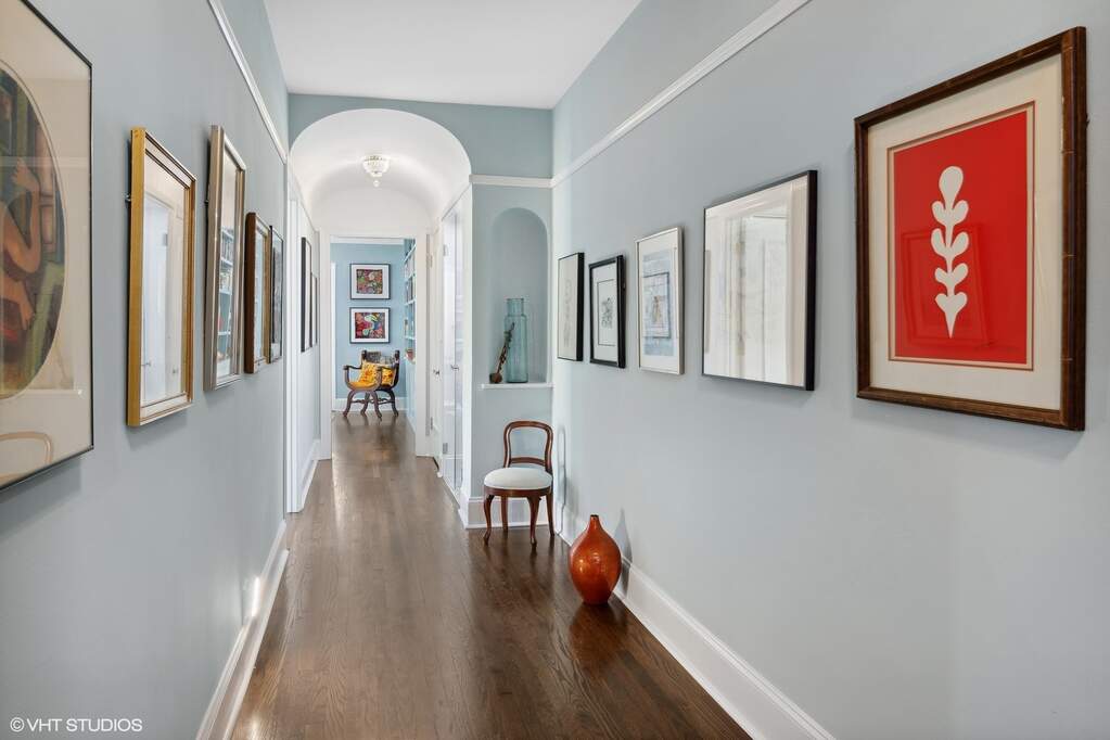 Designer kitchen and refined entertaining spaces