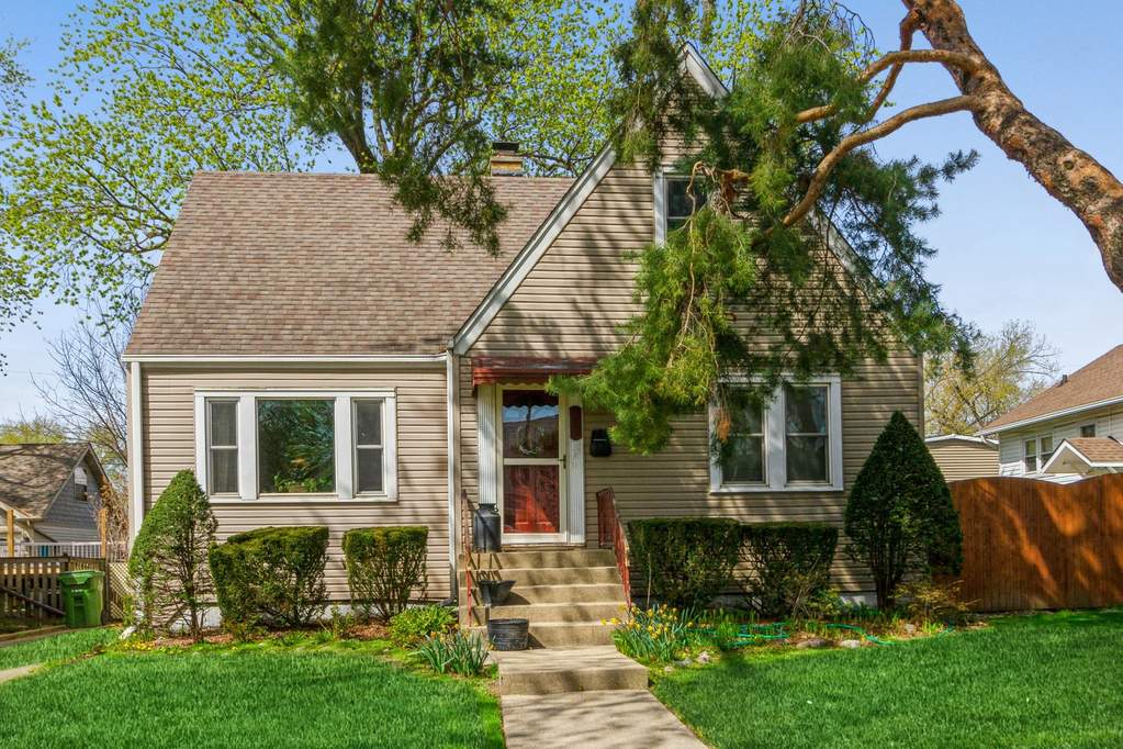 9812 S 54th Avenue property in Oak Lawn