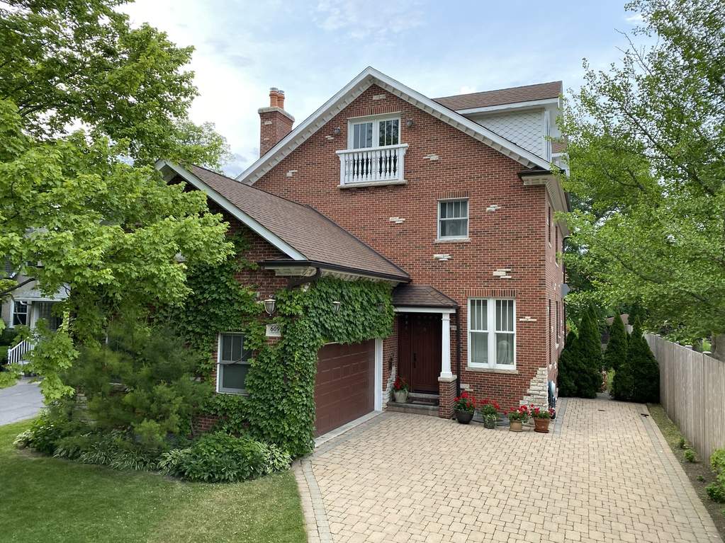 609 Ivy Court property in Kenilworth
