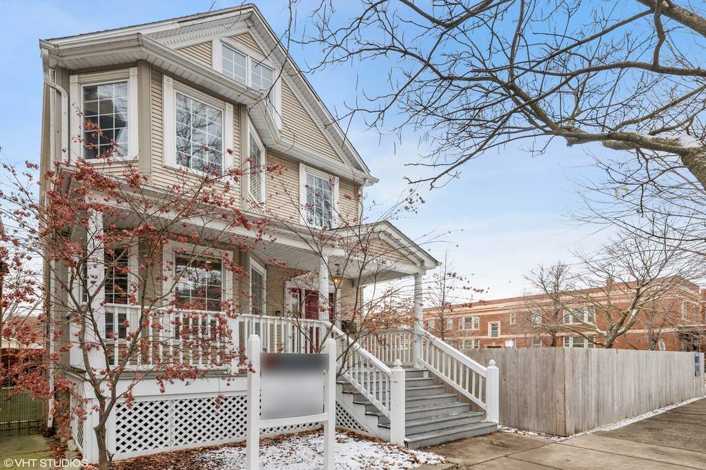 4220 N Damen Avenue property in Chicago