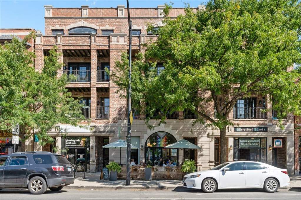2140 W Division Street #4 property in Chicago