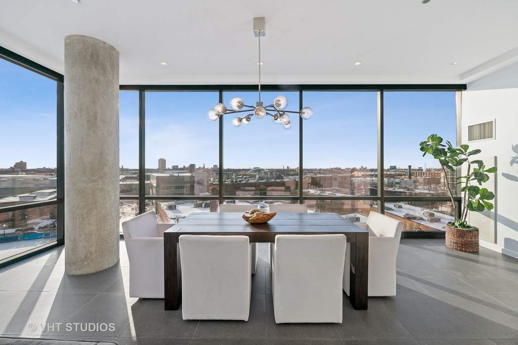 Penthouse bedroom suite overlooking Chicago
